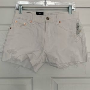 GAP | NWT low rise 4" stride cut off short WHITE 25
